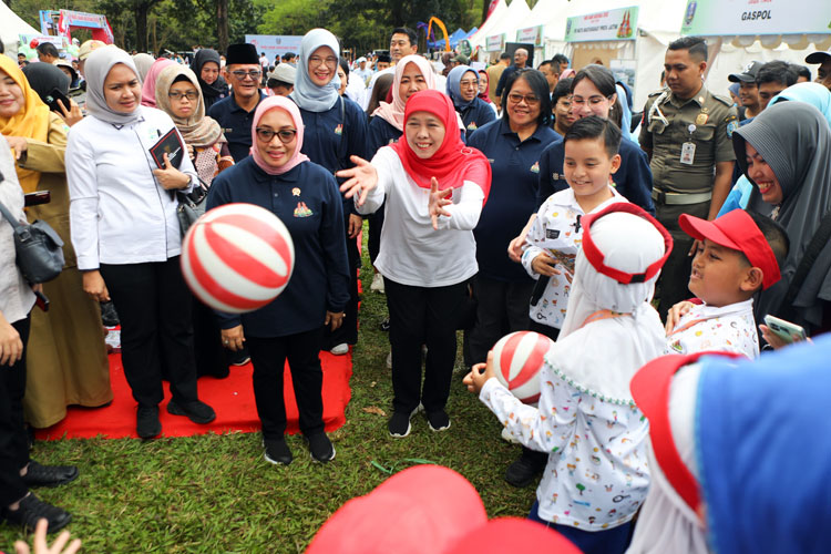Bersama Menteri PPPA, Gubernur Khofifah Rayakan Hari Anak Nasional 2025