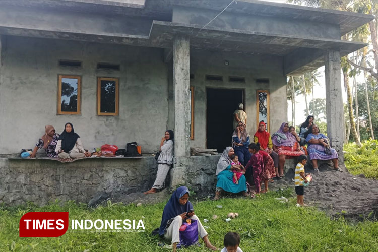 Keluarga-Ibu-Norma-yang-mengungsi.jpg