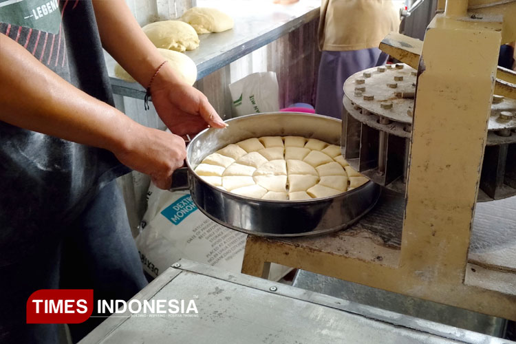 Proses-pembuatan-donat-pupur.jpg