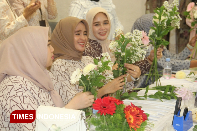 Teguhkan-Komitmen-Tingkatkan-Pemberdayaan-Perempuan-Lewat-Edukasi-Investasi-dan-Kreativitas-Bunga-D.jpg