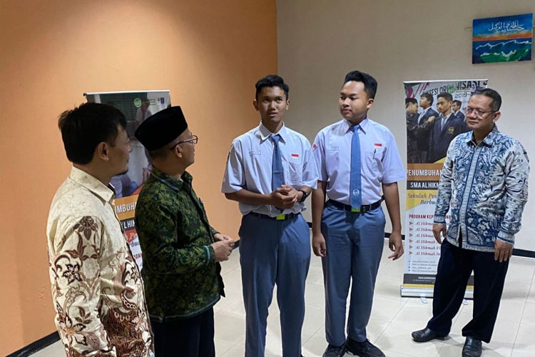 Yayasan Lembaga Pendidikan Islam Al Hikmah Surabaya mengumumkan program potongan biaya pendidikan sebesar 25 persen bagi siswa baru.(Dok.Al Hikmah)