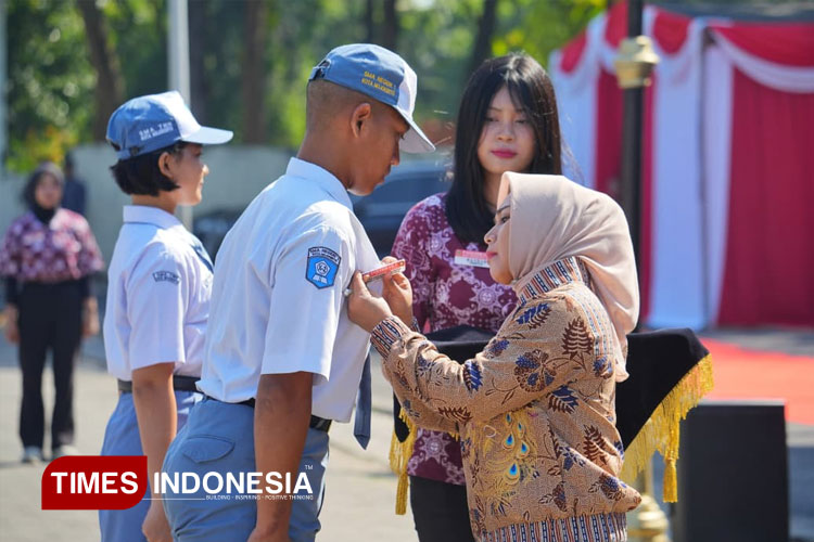 Wali Kota Mojokerto Antarkan Capaska Menuju Pelatihan “Desa Bahagia”