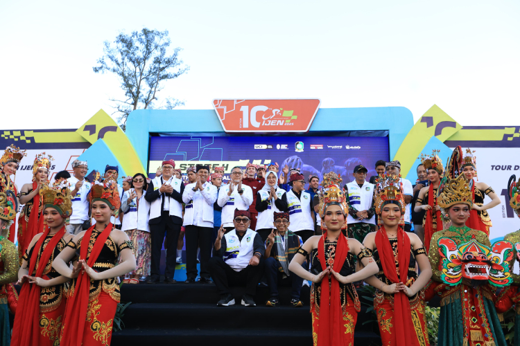 Menko-Zulhas-Sebut-Tour-de-Banyuwangi-Ijen-b.jpg