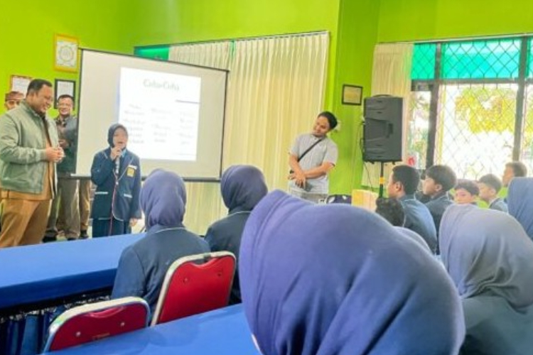 Bukan Seremoni, Hafalan Al-Qur’an Siswi SMPN 1 Tongas Bikin Wabup Probolinggo Terharu