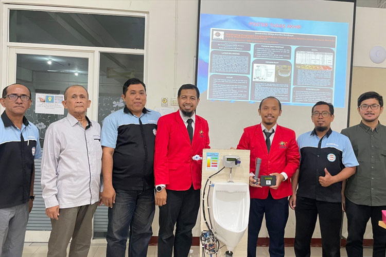 Urinoir Pintar Alat Pendeteksi Urin, Temuan Baru Mahasiswa UWIKA