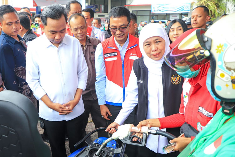 Suplai BBM di Jember Kembali Normal, Gubernur Jatim Bagikan Bensin Gratis Untuk Ojol
