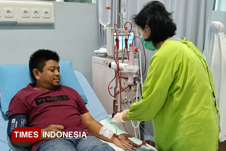 Dua Jarum Penyambung Hidup dan Jaminan Kesehatan Nasional