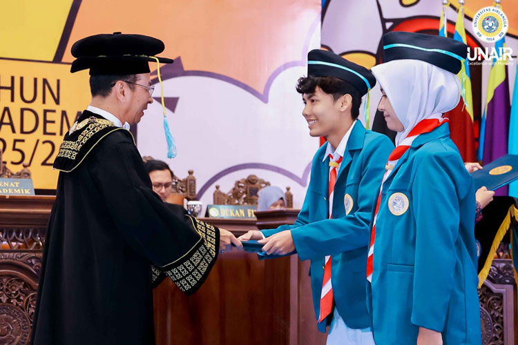 UNAIR Kukuhkan 9.437 Mahasiswa Baru