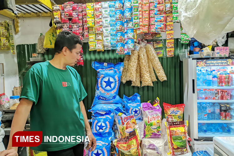 Penjual beras di pasar Kota Malang. (Foto: Rizky Kurniawan Pratama/TIMES Indonesia)