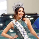 Pesona Ratu Clara Shafira, Anggun Berbalut Mahkota di Tengah Gemerlap Dunia Otomotif