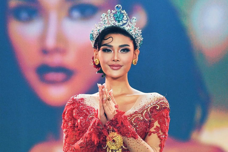Kilau Kebaya Merah Harashta di Panggung Dunia, Persembahan Cinta Sang Puteri untuk Indonesia