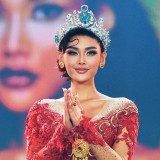 Kilau Kebaya Merah Harashta di Panggung Dunia, Persembahan Cinta Sang Puteri untuk Indonesia