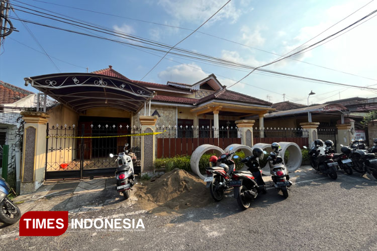 Rumah lokasi penemuan diduga granat di Kota Malang. (Foto: Rizky Kurniawan Pratama/TIMES Indonesia)