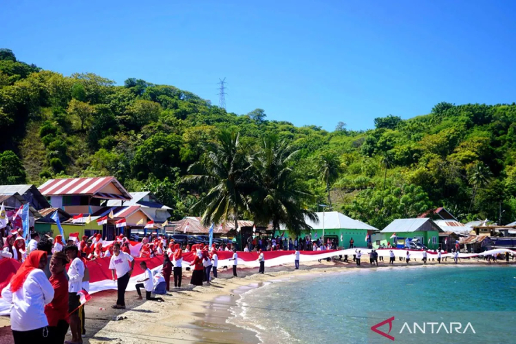 Pemkab Bone Bolango Kibarkan Bendera Merah Putih 1.000 Meter Sambut HUT RI ke-80