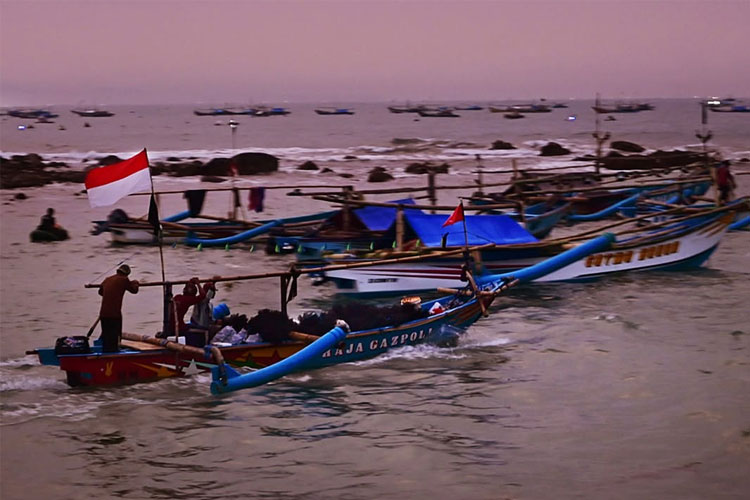 Laut Mengamuk, Puluhan Perahu Nelayan Cianjur Karam