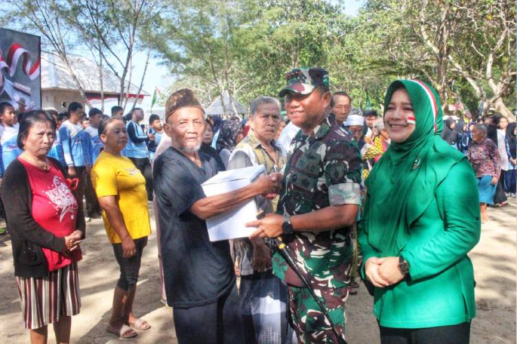 TNI dan Warga Bersatu Jaga Laut, Danrem 083 Baladhika Jaya Turun di Sendang Biru Malang