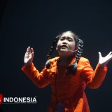 Festival Sastra Yogyakarta 2025 Dibuka Meriah, Ribuan Pecinta Puisi Tumplek Blek di Embung Giwangan