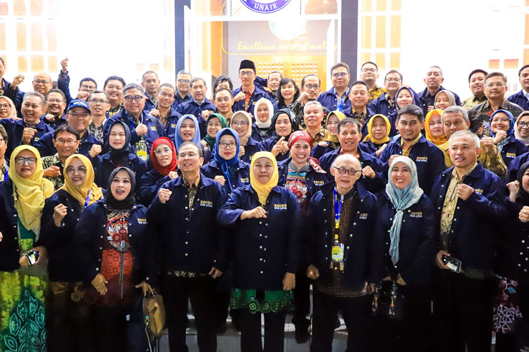 Gubernur Khofifah Ajak IKA UNAIR Ambil Peran Strategis dalam Diplomasi Antarbangsa