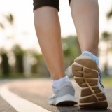 Manfaat Luar Biasa Retro Walking: Baik untuk Otot, Keseimbangan, dan Otak