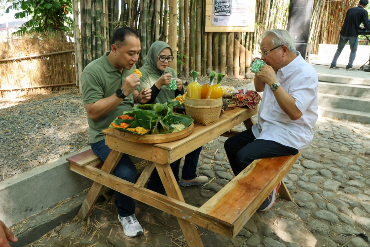 Oasis-Baru-di-Tengah-Kota-Surabaya-b.jpg