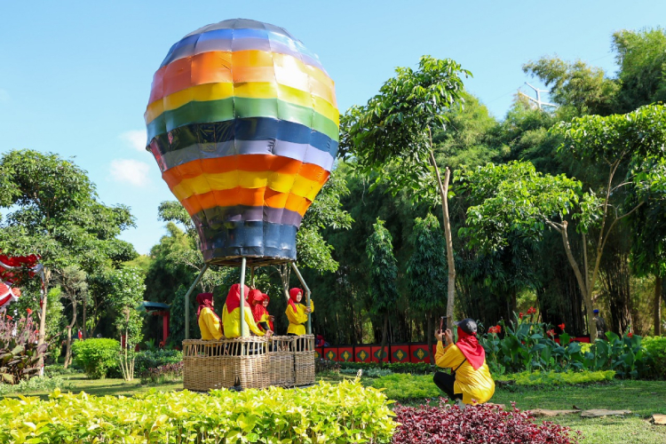 Oasis Baru di Tengah Kota Surabaya, Taman Harmoni Tawarkan Konsep Unik