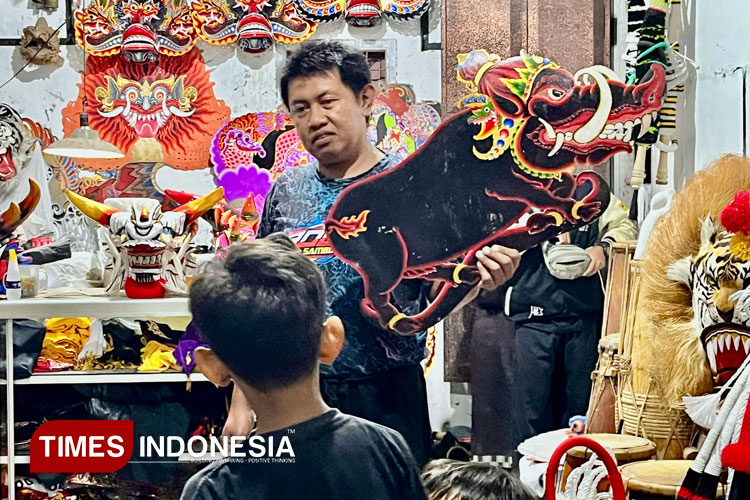 Budi Landak Pengrajin dari Blitar Pertahankan Barongan Lewat Galeri Barong Dwijaloka