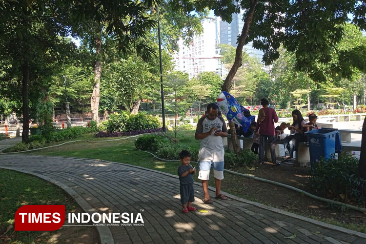Taman-Ekspresi-Jalan-Genteng-Kali-Kota-Surabaya-a.jpg