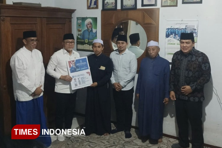 Kunjungi Ponpes Al Utsmani, Zulhas Tawarkan Kepemimpinan PAN Bondowoso ke Gus Baqir