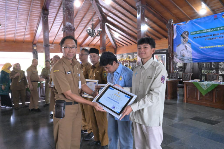 Bupati-Banjarnegara-dr-Amalia-Desiana-C.jpg
