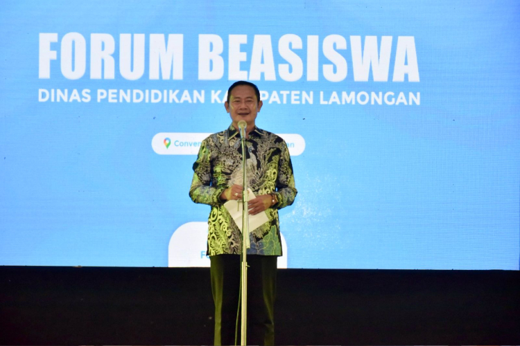 Bupati-Lamongan-Yuhronur-Efendi-b.jpg