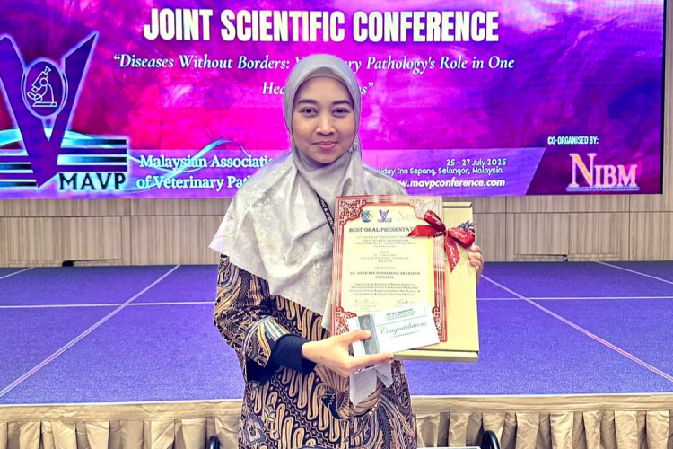 Dyah Ayu Oktavianie dari UB Dinobatkan sebagai Best Oral Presenter dalam Konferensi Patologi Veteriner Asia