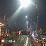 Truk Tebu Terguling di Fly Over Mergosono Kota Malang, Diduga Hindari Motor Mendadak Nyalip