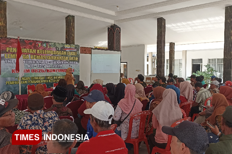 Kabid-PKM-Sosbud-DPMD-Banyuwangi-b.jpg