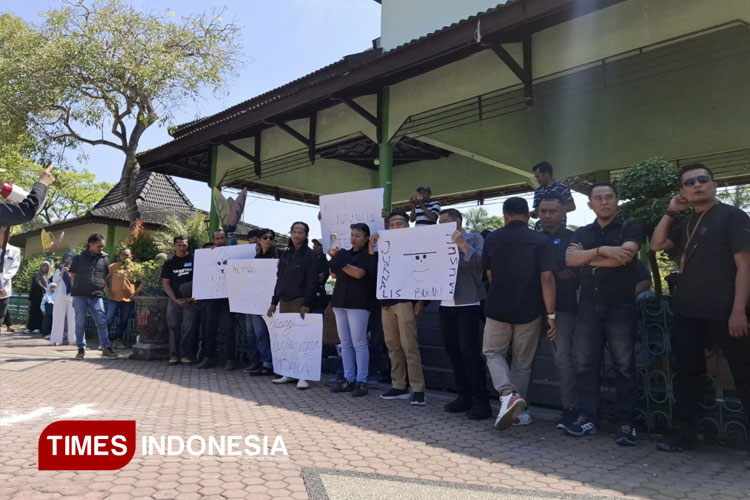 Puluhan Jurnalis Bondowoso Gelar Aksi, Kecam Kekerasan terhadap Wartawan di Situbondo