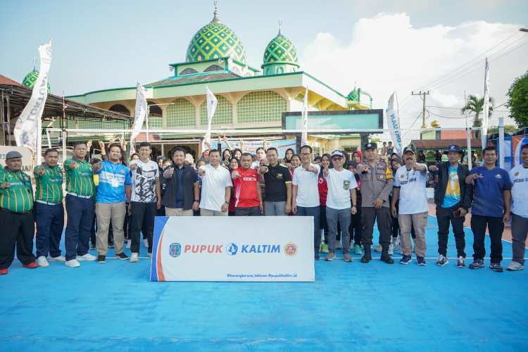 Sambut HUT RI, Pupuk Kaltim dan Karang Taruna Loktuan Gelar Turnamen Voli Putri Antar Kelurahan