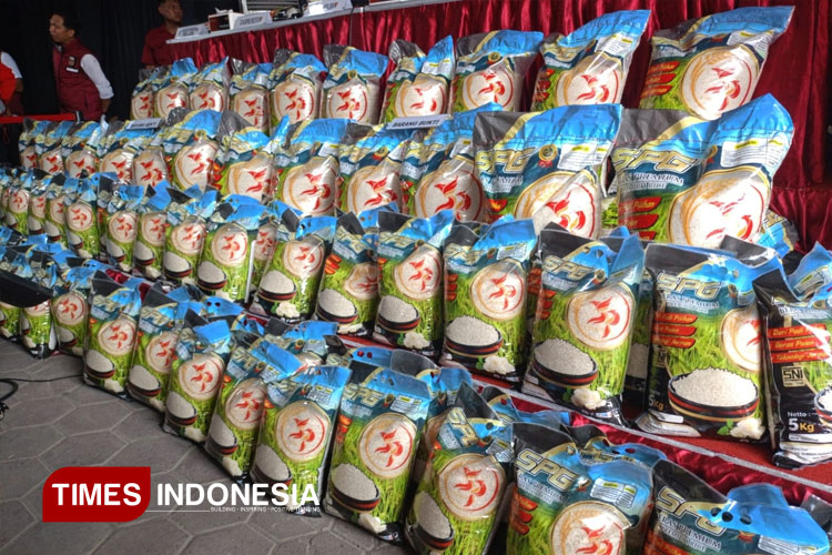 kasus-beras-premium-oplosan-di-Krembung-2.jpg