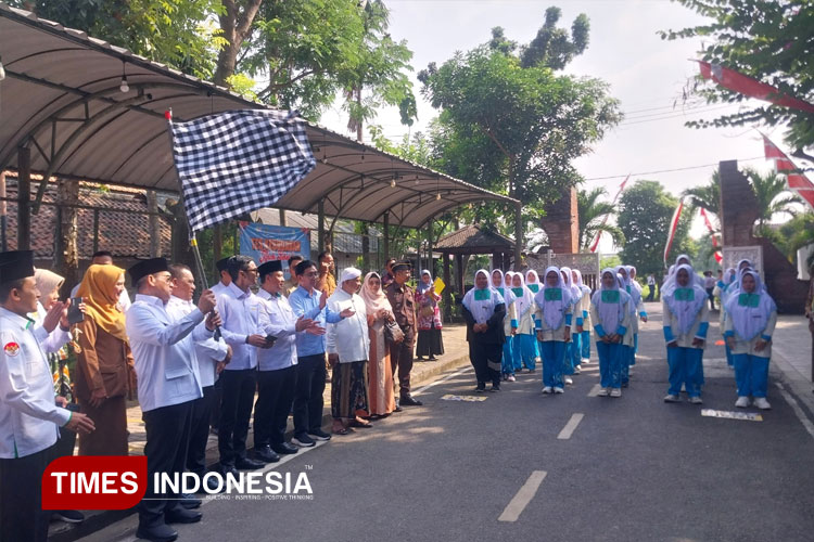 meninjau-pelaksanaan-cek-kesehatan-gratis-2.jpg