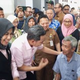 Dibuka Bupati Jember, Ratusan Orang Ikut Operasi Katarak Gratis