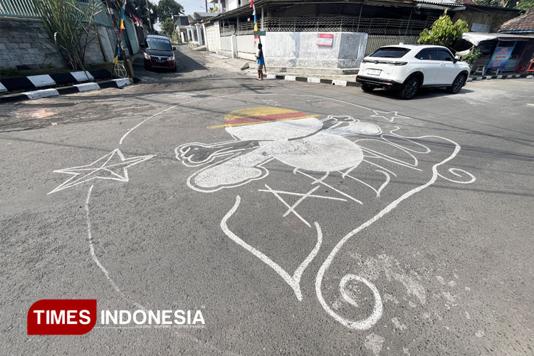 Jelang HUT RI, Warga Kota Malang Bikin Mural One Piece di Jalan Kampung