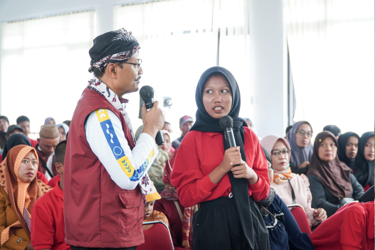 Kunjungi SR MA 25 Brondong, Mensos RI Komitmen Putus Rantai Kemiskinan Lewat Pendidikan