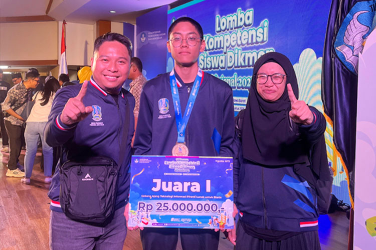 Harumkan Jawa Timur, Siswa SMK Telkom Malang Raih Emas LKS Nasional Bidang IT
