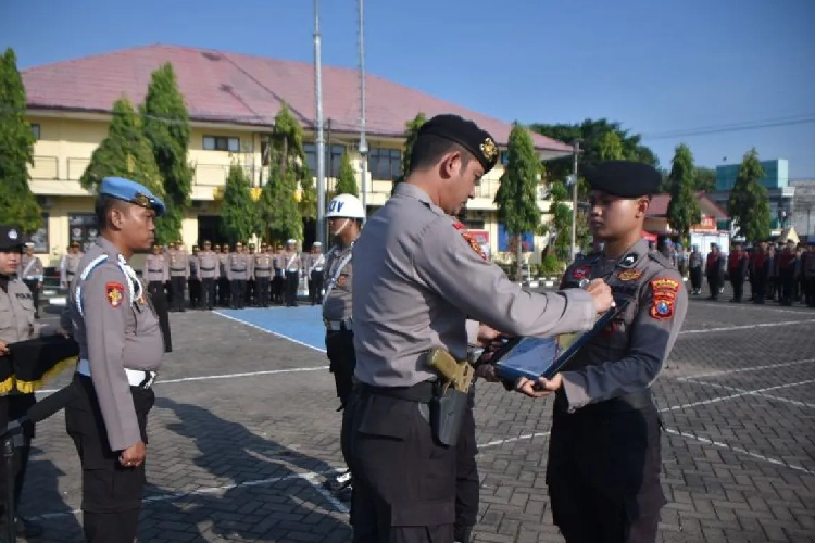 Dua Polisi Situbondo Dipecat Tidak Hormat karena Narkoba dan Perselingkuhan