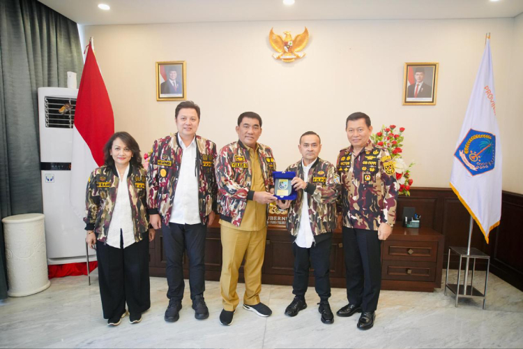 Gubernur-YSK-dan-GM-FKPPI-c.jpg