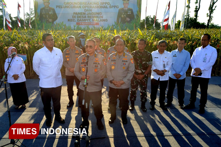 Wamentan dan Polri Panen Jagung Bareng Petani di Malang, Dukung Pangan Nasional