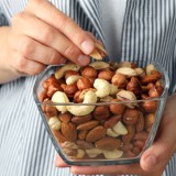 Inilah yang Terjadi pada Tubuh Jika Anda Terlalu Banyak Makan Kacang