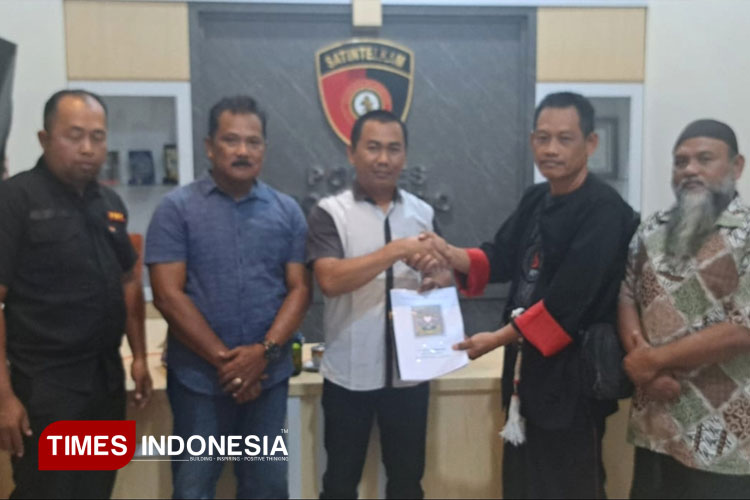 Dokumen Legalitas PSHT Kubu M Taufiq Diserahkan ke Sat Intel Polres Ponorogo