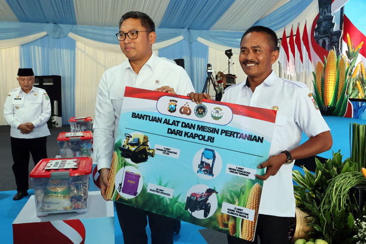 Petani di Malang Peroleh Bantuan Alat Pertanian, Kementan Usulkan Tambahan Bibit