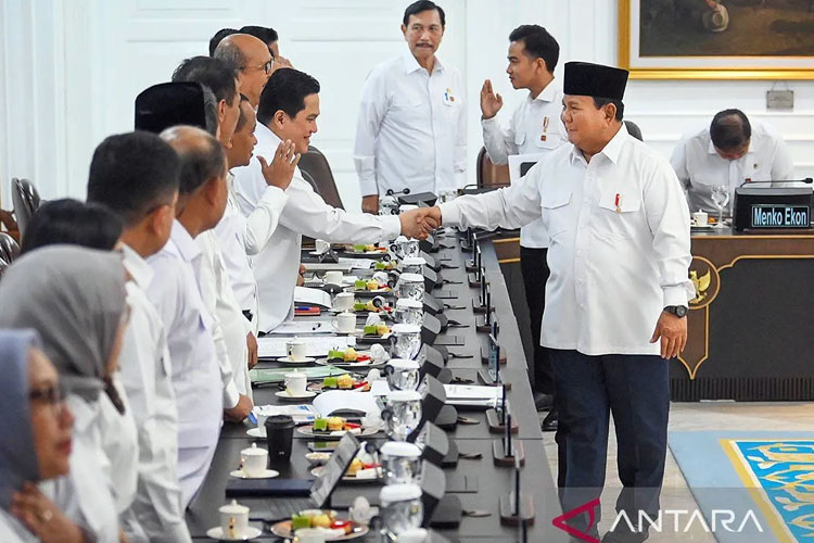 Presiden Prabowo Tegaskan Tak Ada Reshuffle, Kabinet Merah Putih Dianggap Solid