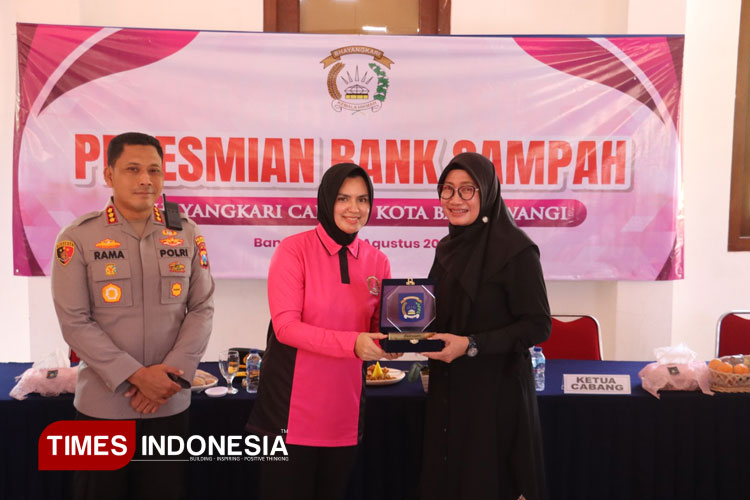 DLH Banyuwangi Apresiasi Inisiatif Bhayangkari Dirikan Bank Sampah
