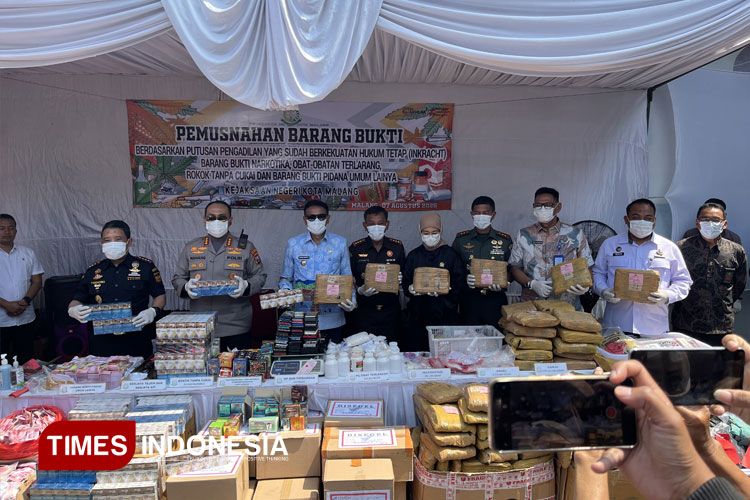 Musnahkan Ribuan Barang Bukti, Forkopimda Kota Malang Komitmen Perangi Narkoba dan Rokok Ilegal